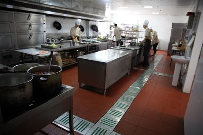 直擊后廚 | 大型餐飲單位聚餐多，食品安全更要注重細節（上）——餐飲管理篇